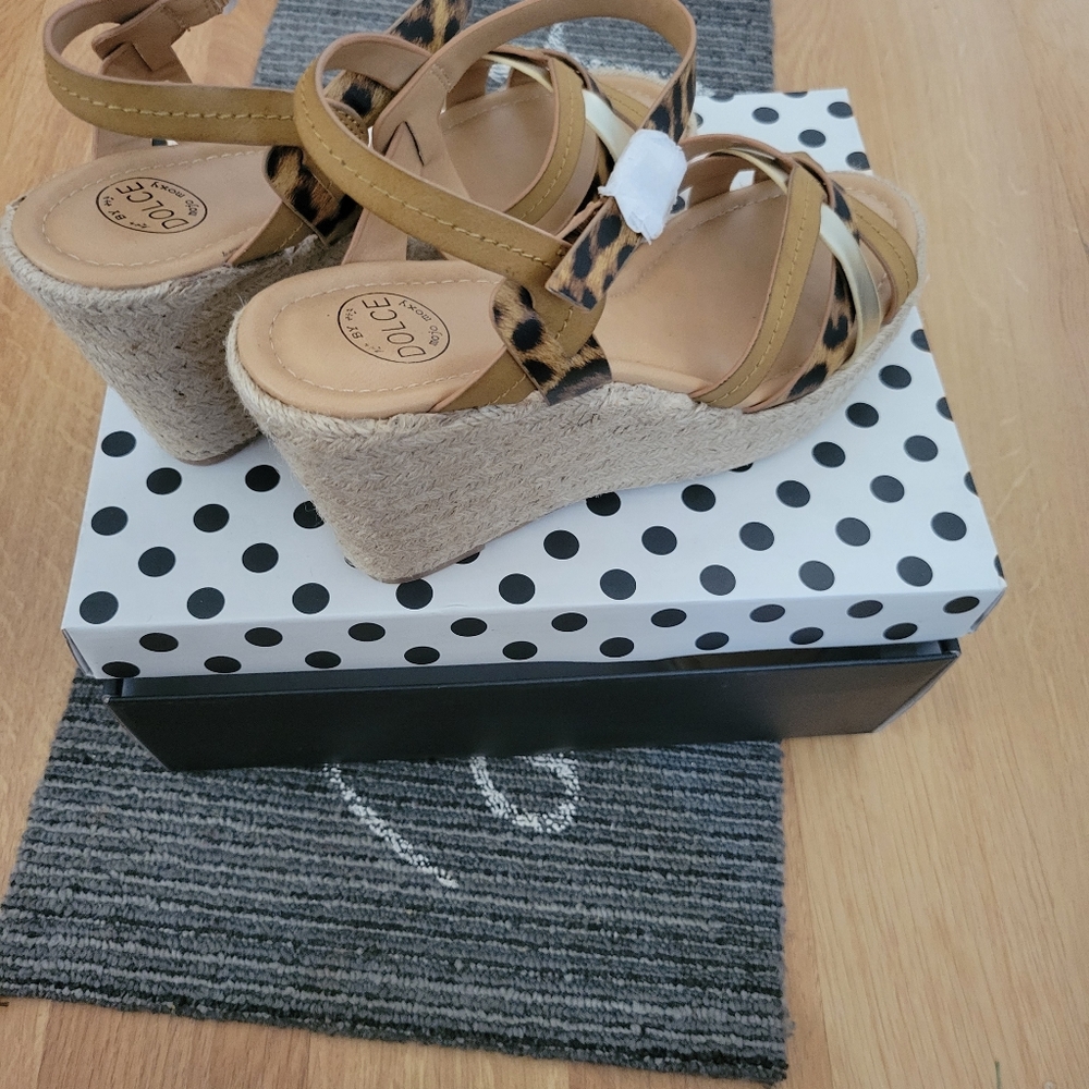 DOLCE BY MOJO MOXY tan cheetah print shoes